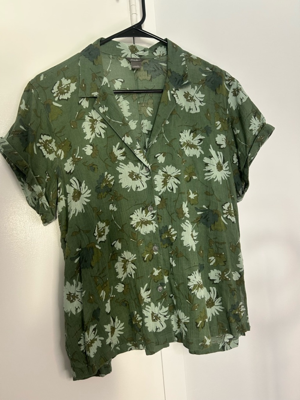 Eddie BauerWomen  Olive Green Floral Button-Front Short Sleeve Shirt Size L